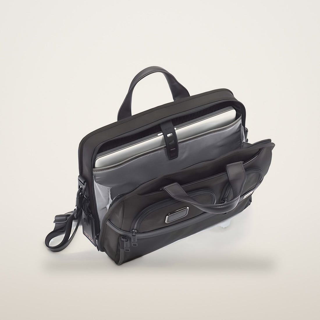 TUMI Alpha Slim Brief hovedrum med laptop
