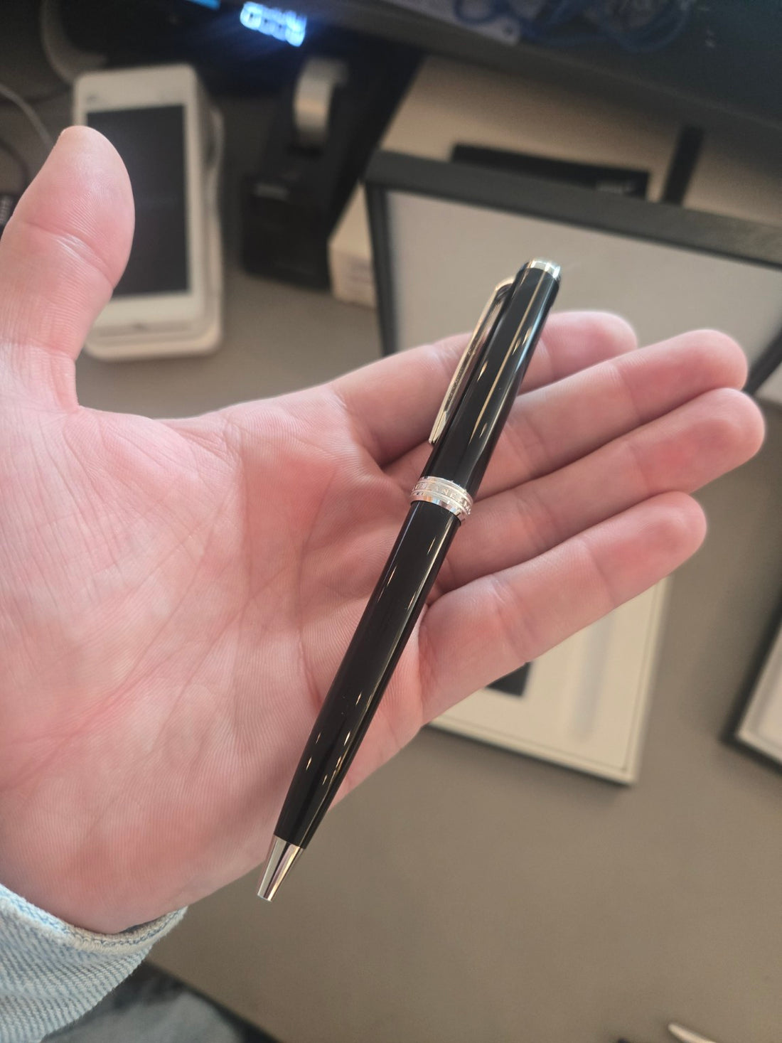 Montblanc PIX Black Ballpoint Pen med platinbelagte detaljer
