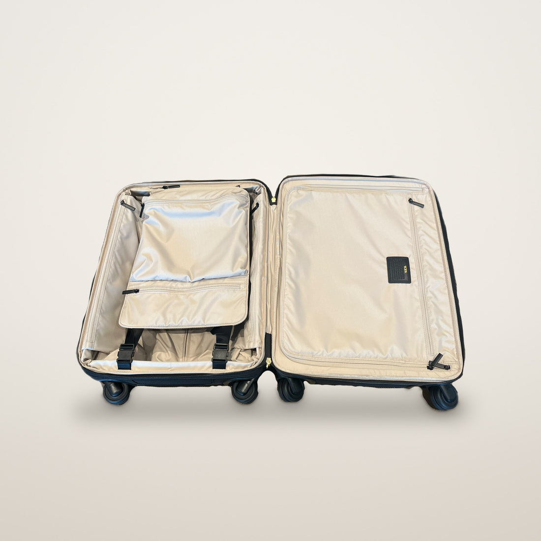 Tumi Alpha 3 Travel Continental Expandable Carry-On